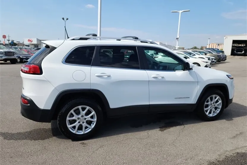 2017 Jeep Cherokee Latitude photo 1
