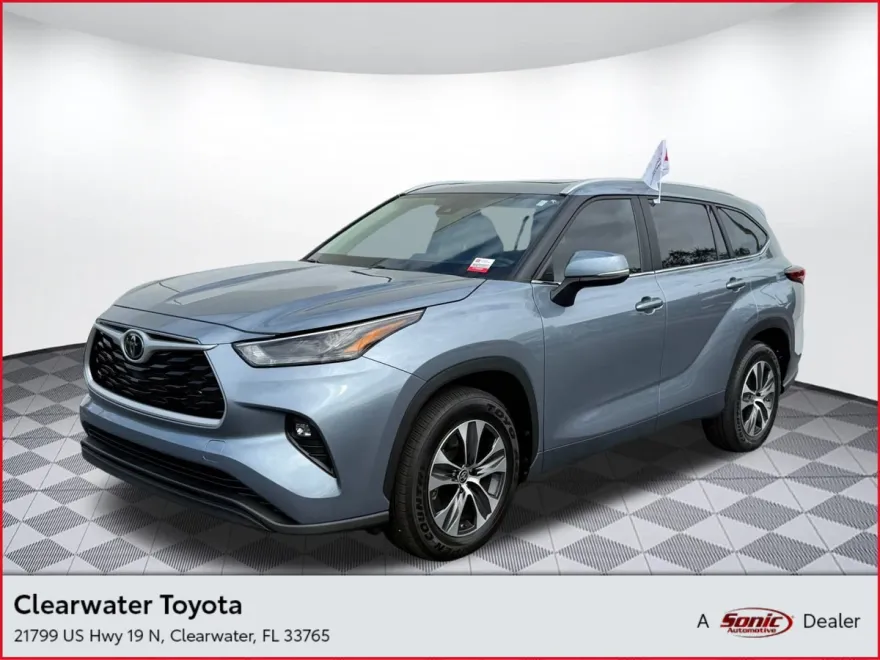 2023 Toyota Highlander XLE photo 1