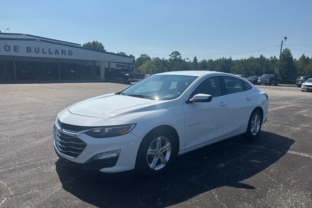 2024 Chevrolet Malibu 1LT photo 1