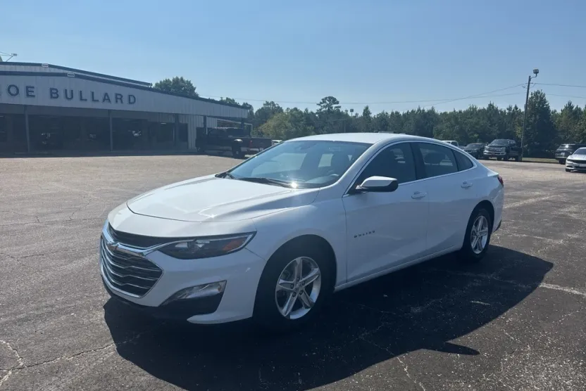 2024 Chevrolet Malibu 1LT photo 1