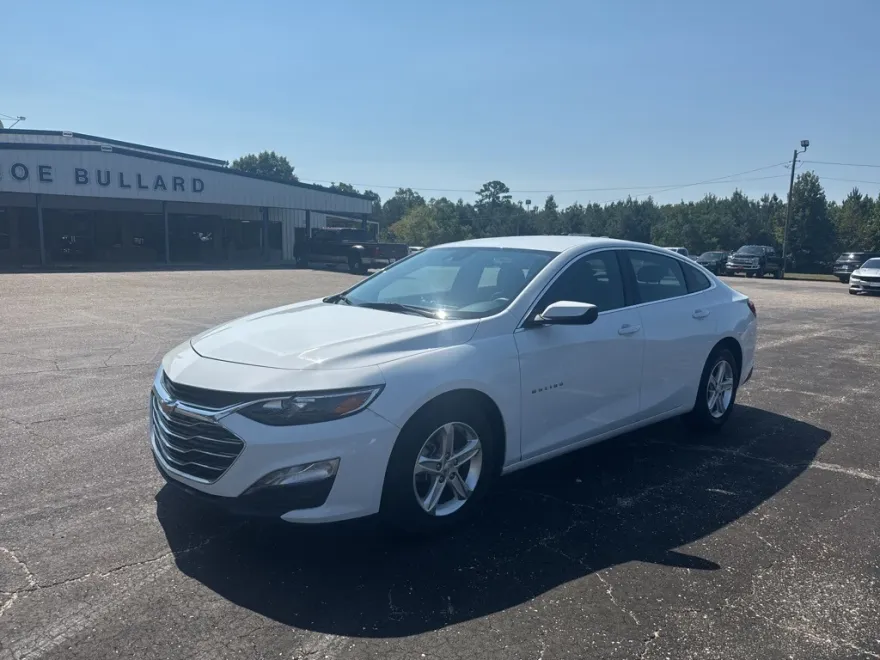 2024 Chevrolet Malibu 1LT photo 1