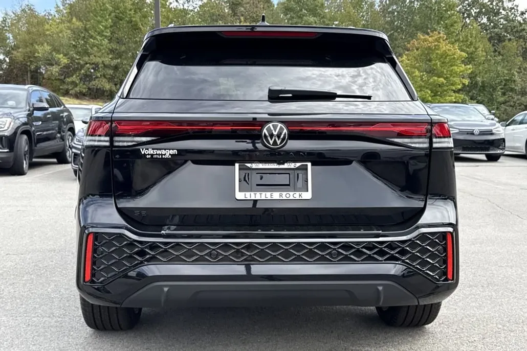 2025 Volkswagen Tiguan SE R-Line Black photo 1