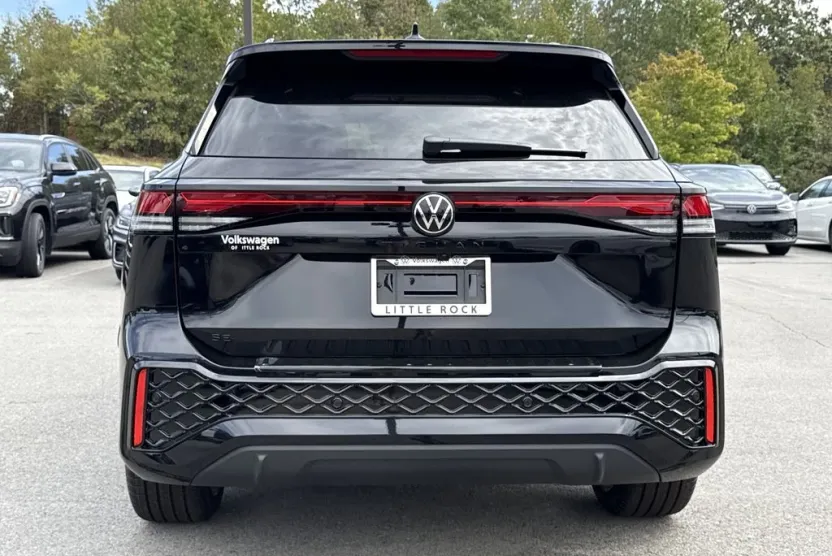 2025 Volkswagen Tiguan SE R-Line Black photo 1