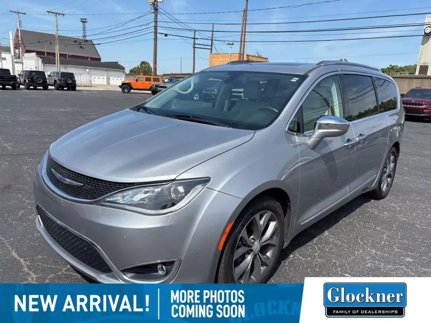 2020 Chrysler Pacifica Limited photo 1