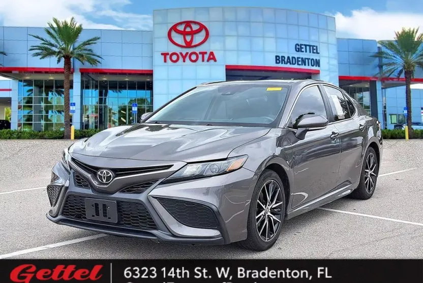 2021 Toyota Camry SE photo 1