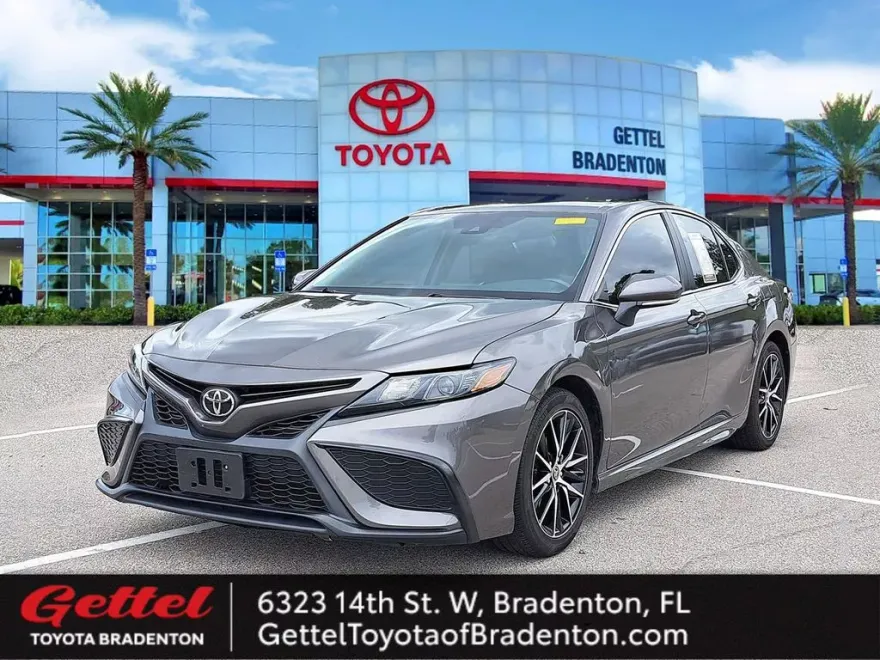 2021 Toyota Camry SE photo 1