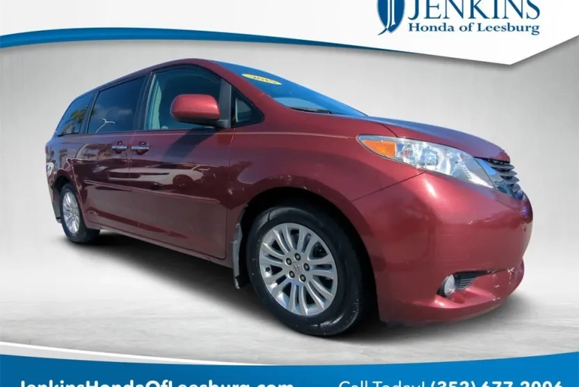 2015 Toyota Sienna L photo 1