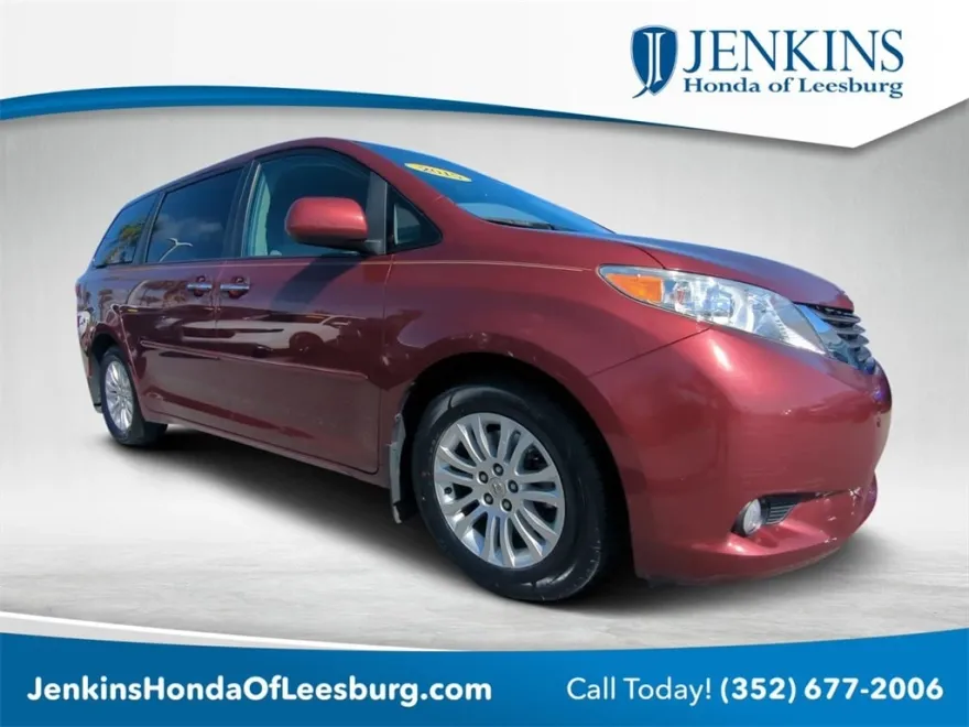 2015 Toyota Sienna L photo 1
