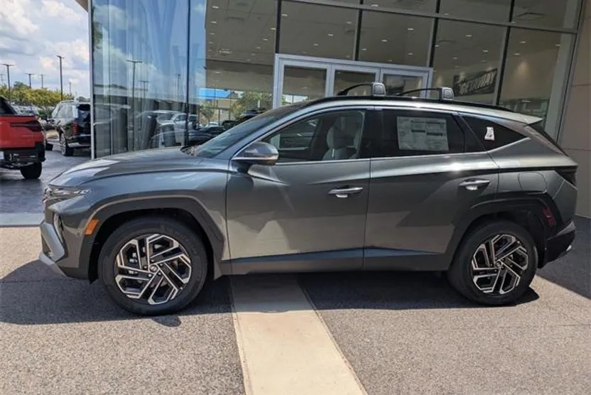 2025 Hyundai Tucson Hybrid Limited photo 1