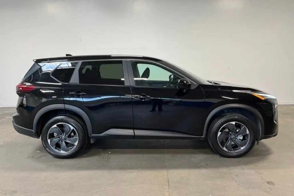 2024 Nissan Rogue SV photo 1