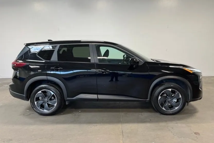 2024 Nissan Rogue SV photo 1