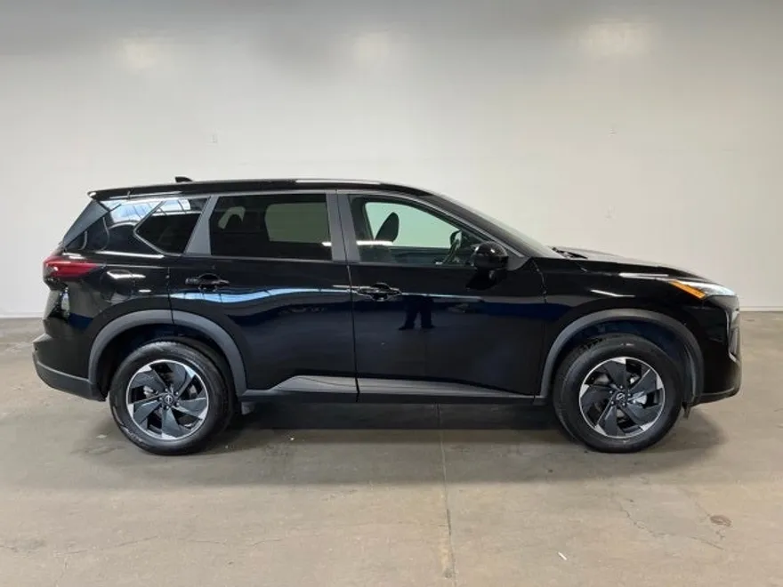 2024 Nissan Rogue SV photo 1