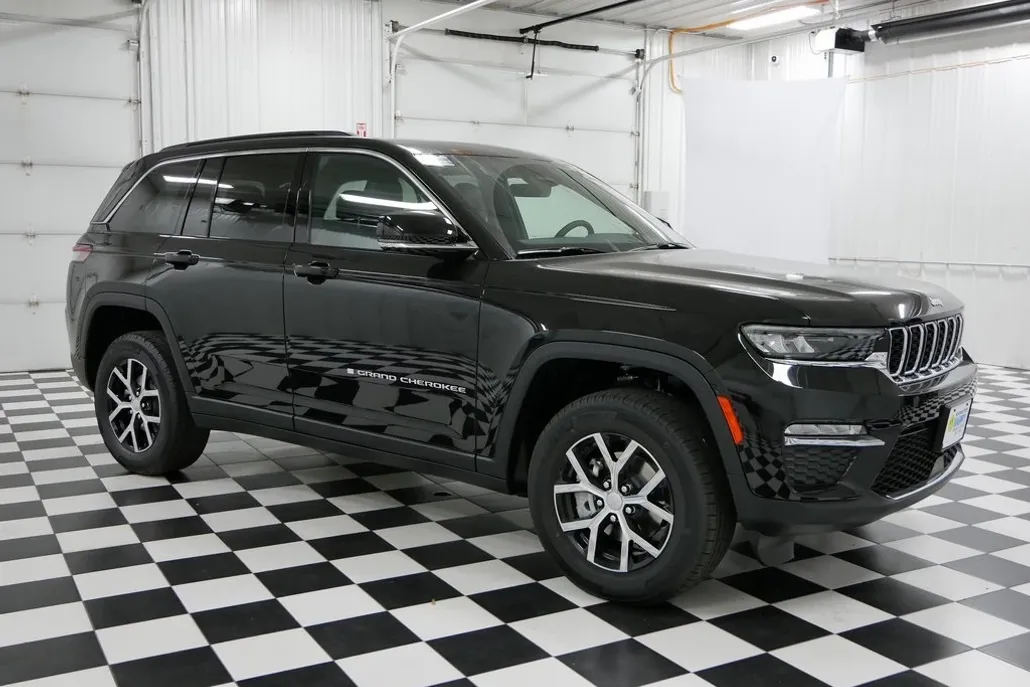 2025 Jeep Grand Cherokee Limited photo 1