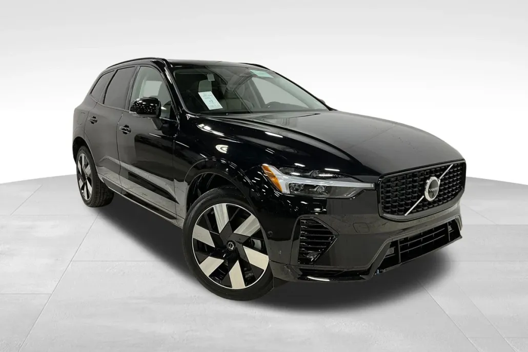 2025 Volvo XC60 Hybrid T8 Plus photo 1