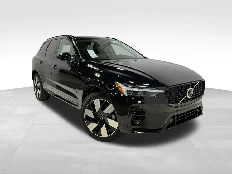 2025 Volvo XC60 Hybrid T8 Plus photo 1