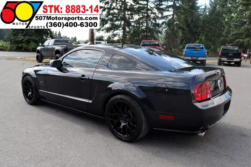 2006 Ford Mustang GT Deluxe photo 1