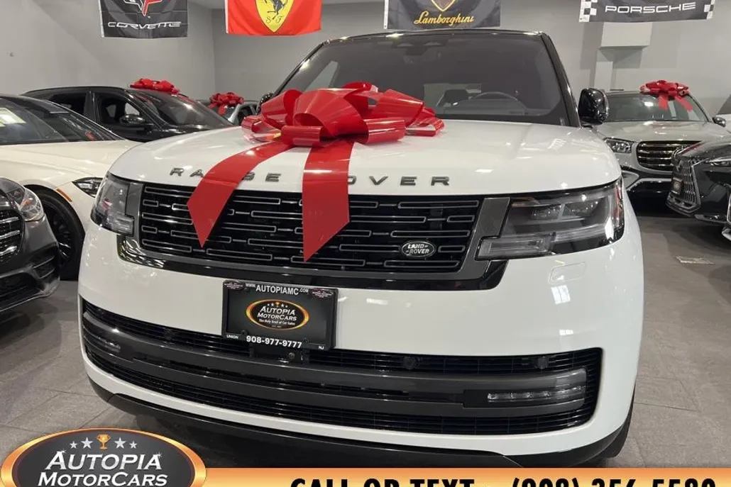 2023 Land Rover Range Rover SE photo 1