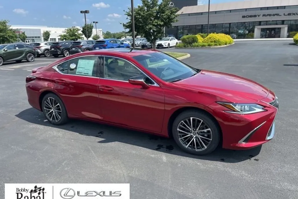 2025 Lexus ES 300h photo 1