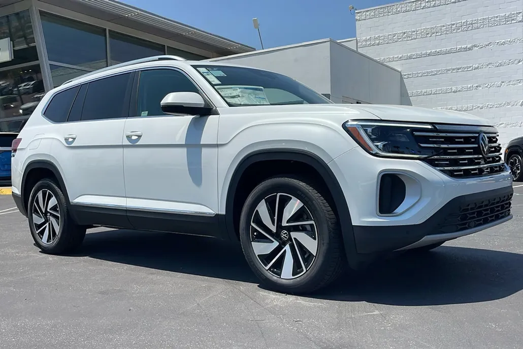 2025 Volkswagen Atlas SEL photo 1