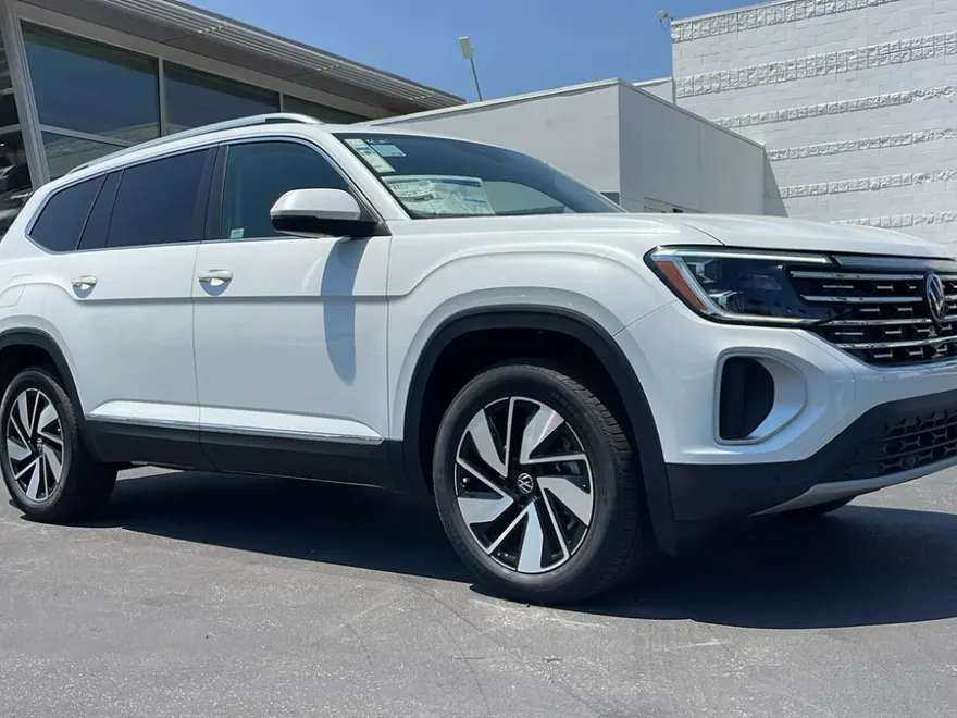 2025 Volkswagen Atlas SEL photo 1