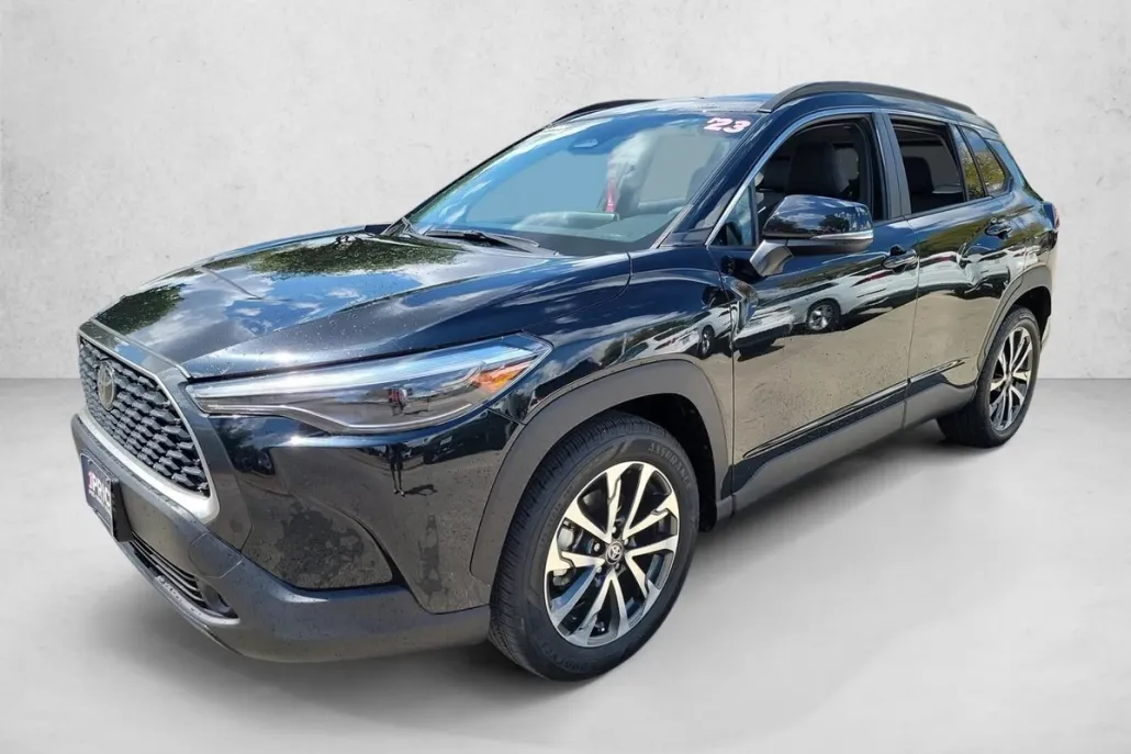 2023 Toyota Corolla Cross XLE photo 1