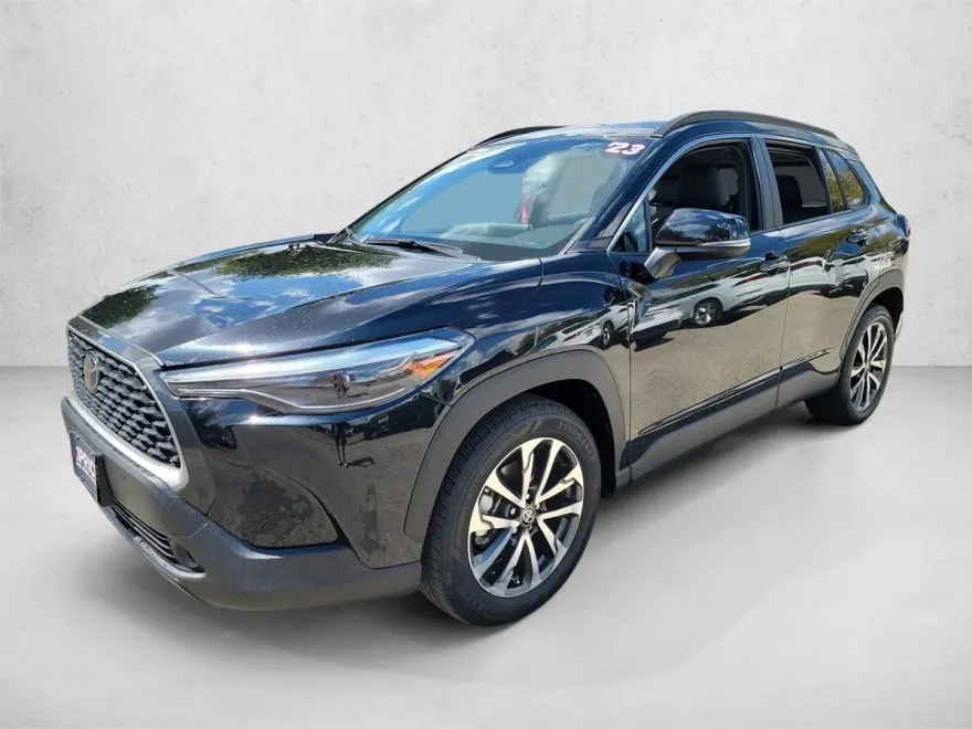 2023 Toyota Corolla Cross XLE photo 1
