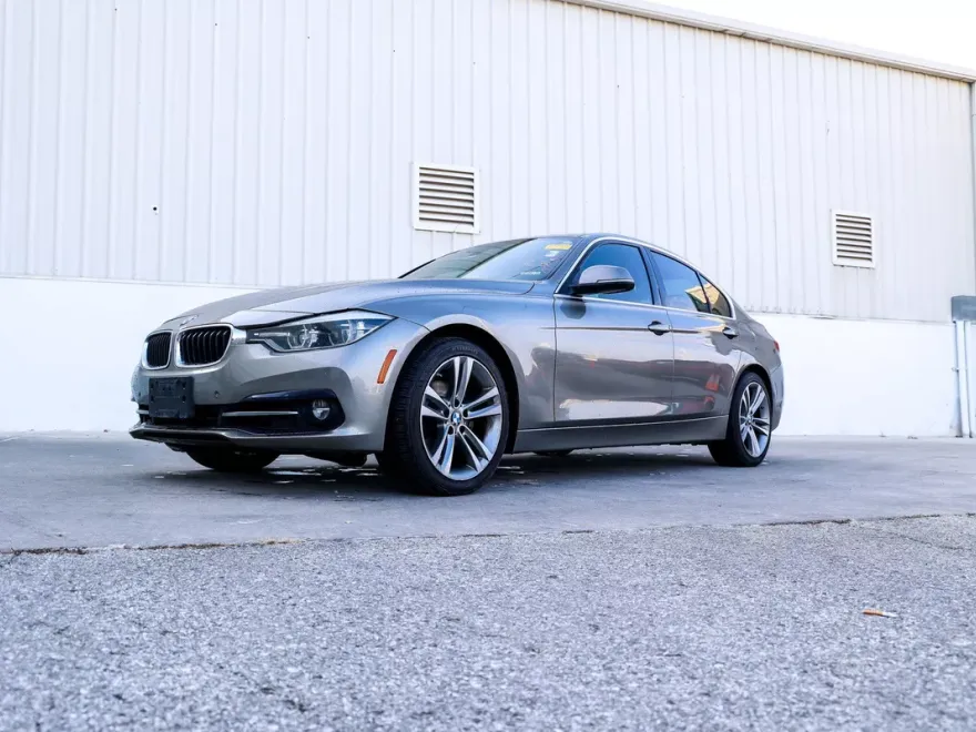 2017 Bmw 330i photo 1