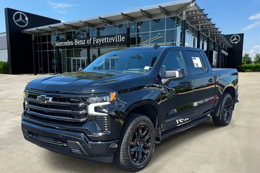 2025 Chevrolet Silverado 1500 High Country photo 1