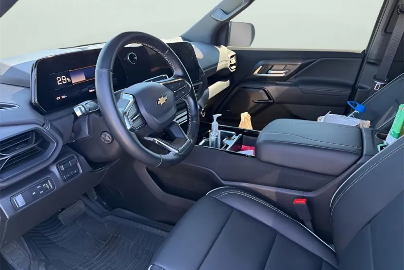 2025 Chevrolet Silverado EV LT photo 1
