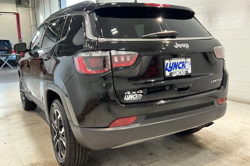 2022 Jeep Compass Limited photo 1