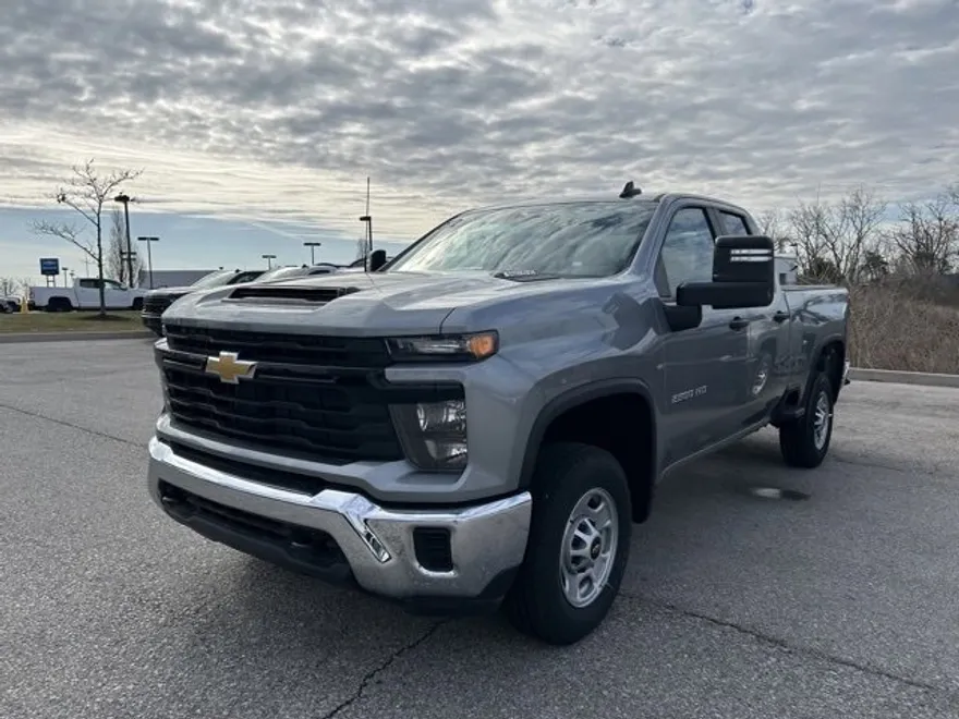 2024 Chevrolet Silverado 2500HD photo 2