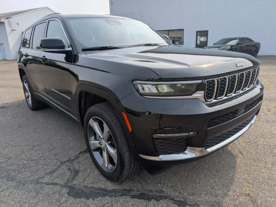 2025 Jeep Grand Cherokee Limited photo 1