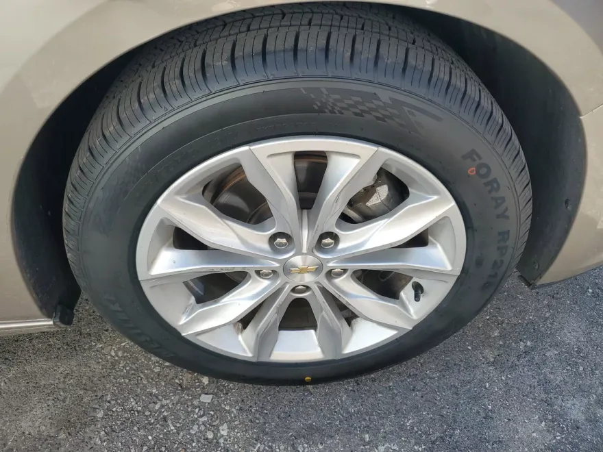 2023 Chevrolet Malibu 1LT photo 1
