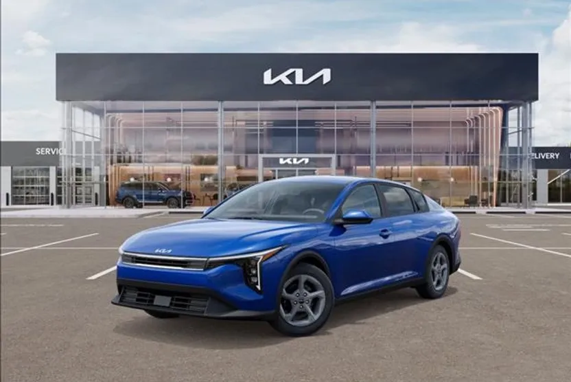 2025 Kia K4 LXS photo 1