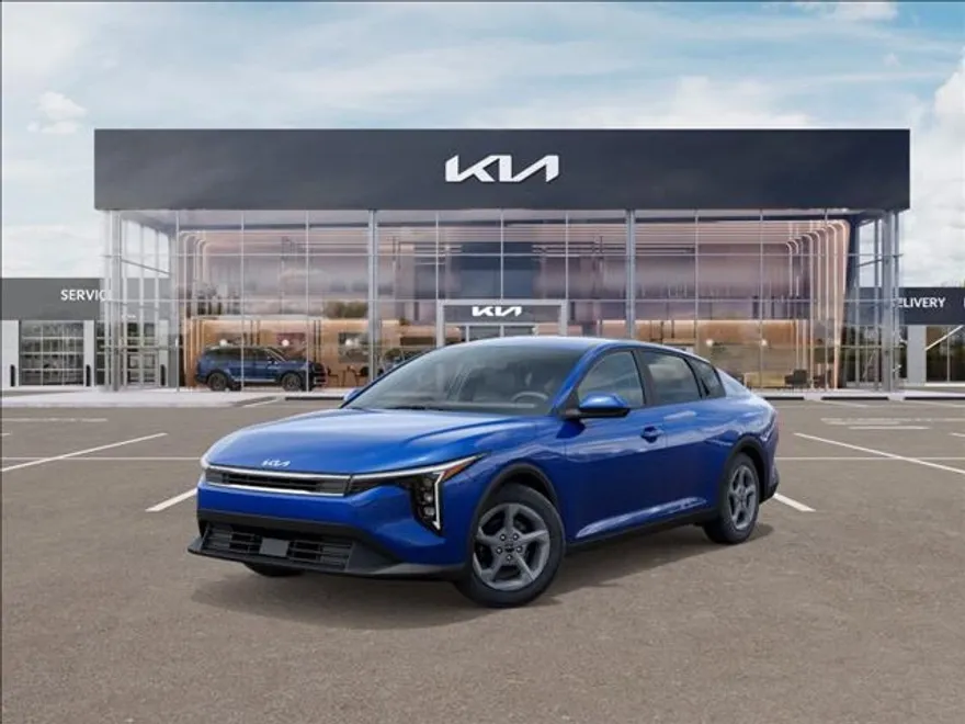 2025 Kia K4 LXS photo 1