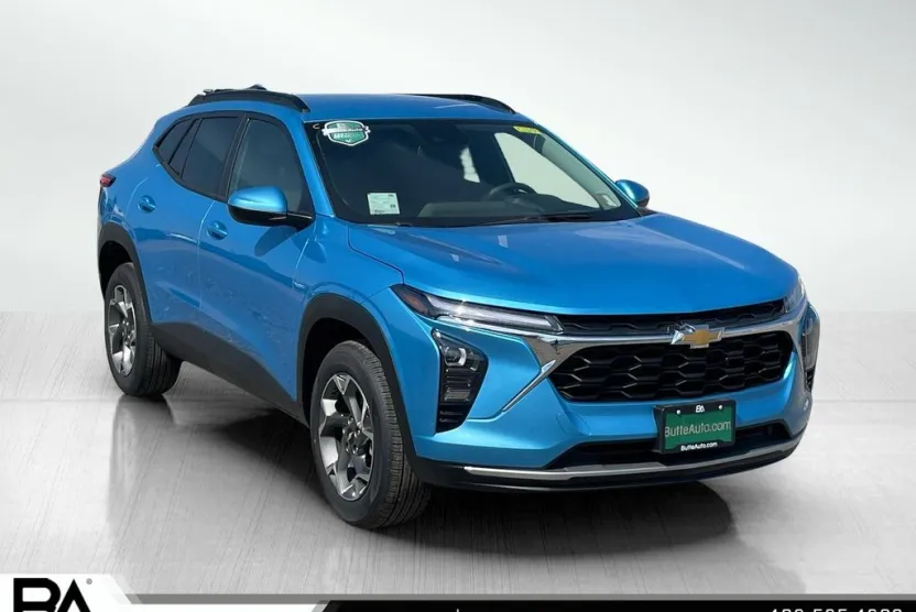 2025 Chevrolet Trax LT photo 1