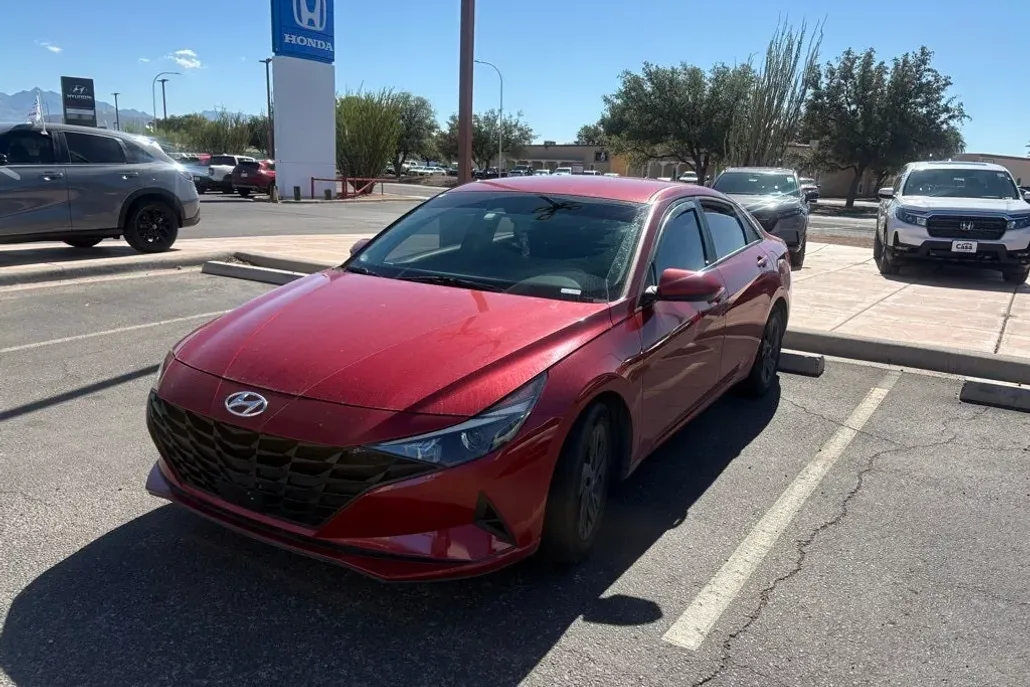 2022 Hyundai Elantra SEL Convenience photo 1