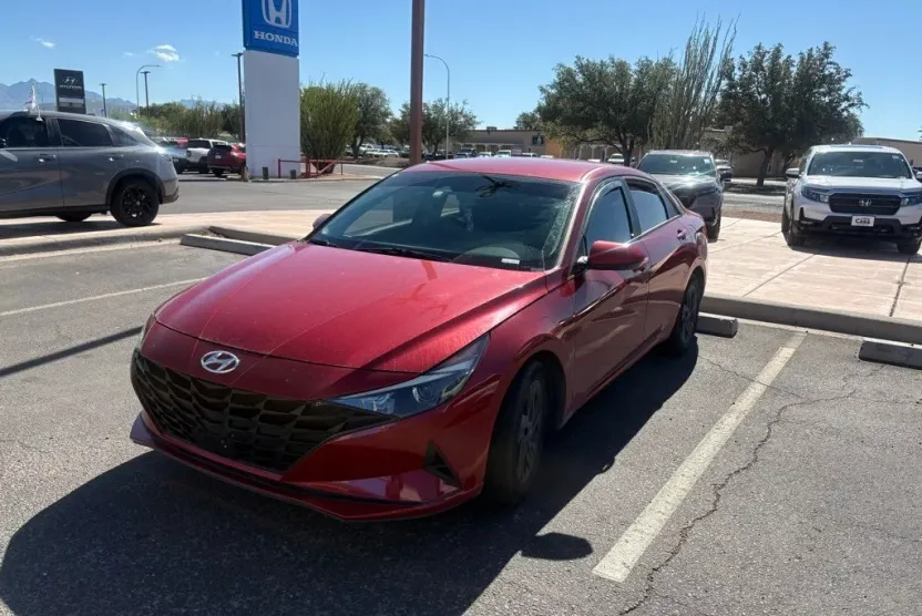 2022 Hyundai Elantra SEL Convenience photo 1