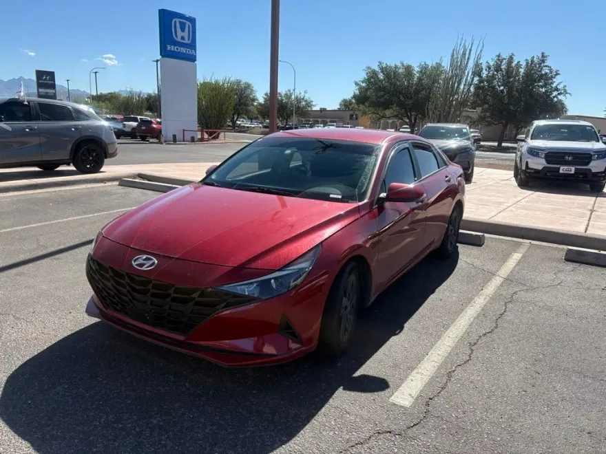 2022 Hyundai Elantra SEL Convenience photo 1