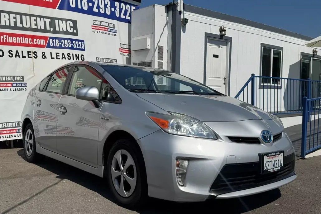2013 Toyota Prius Two photo 1