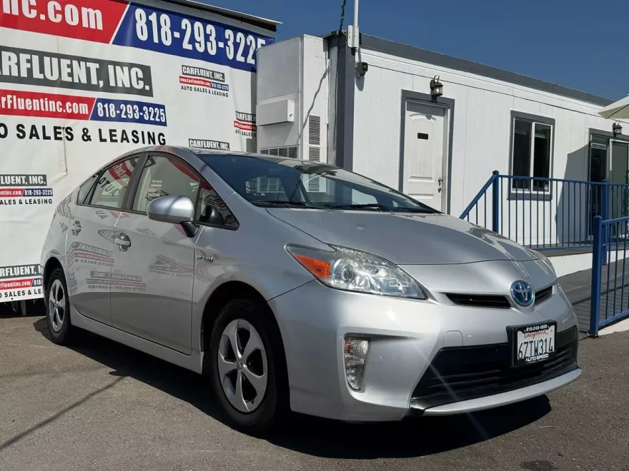 2013 Toyota Prius Two photo 1