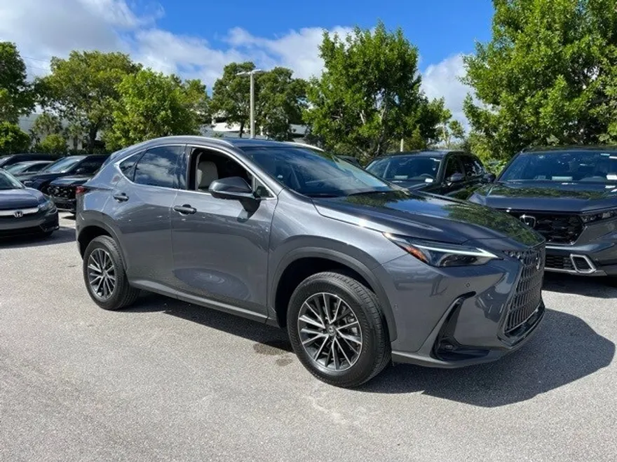 2025 Lexus NX 350h Luxury photo 1