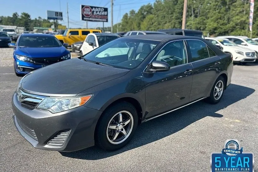 2012 Toyota Camry LE photo 1