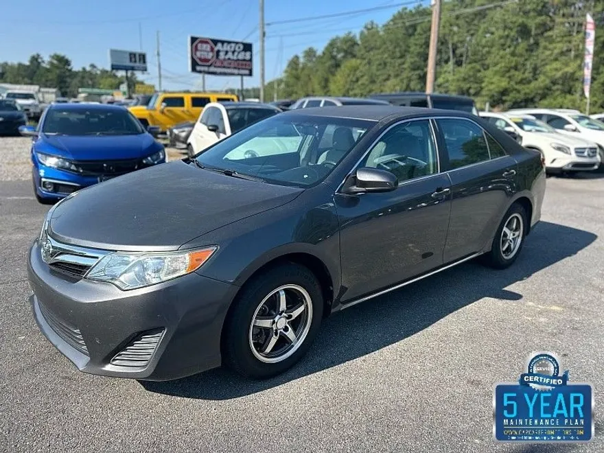 2012 Toyota Camry LE photo 1