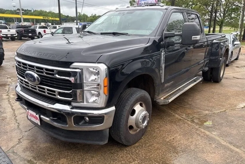 2023 Ford F-350 XLT photo 1