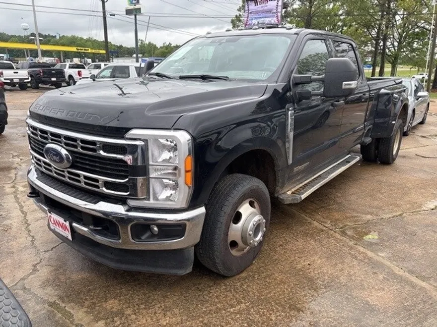 2023 Ford F-350 XLT photo 1