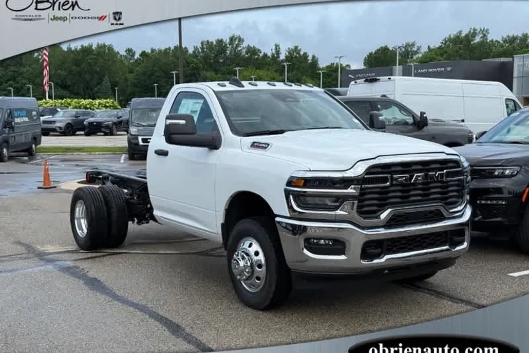 2025 Ram 3500 Tradesman photo 1