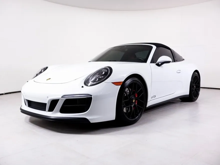 2018 Porsche 911 Targa 4 GTS photo 1