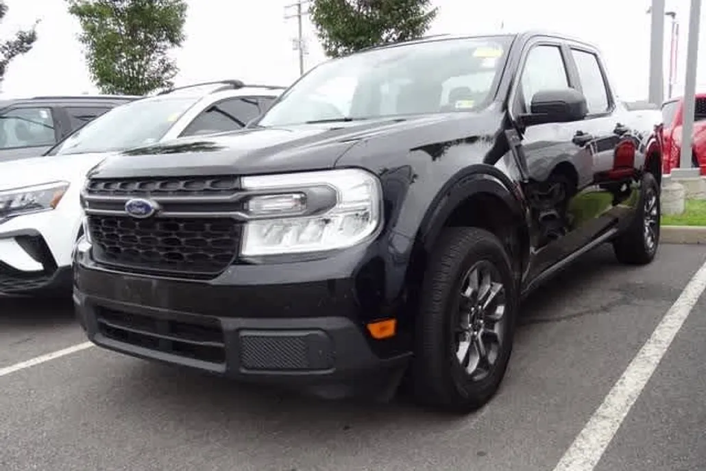 2022 Ford Maverick XLT photo 1
