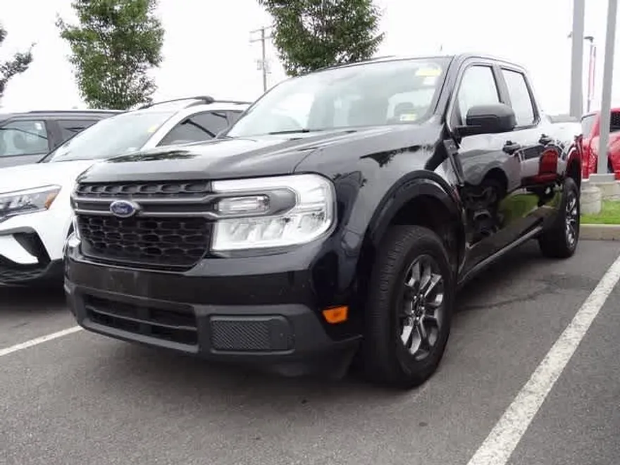 2022 Ford Maverick XLT photo 1